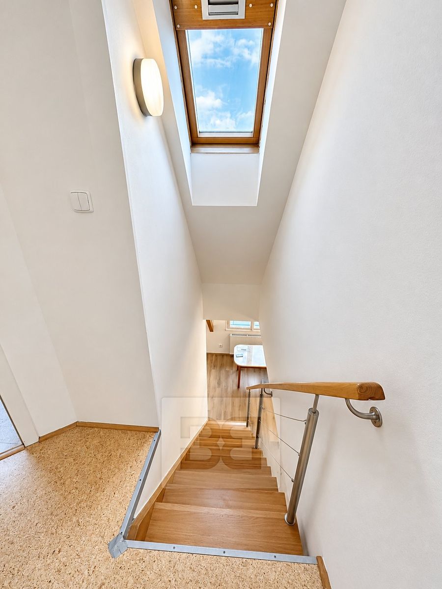 Pronájem bytu 4+kk 99 m² – fotografie 3