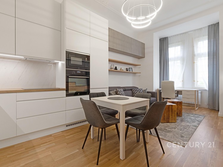 Pronájem bytu 1+kk, 34 m² (6 z 27)