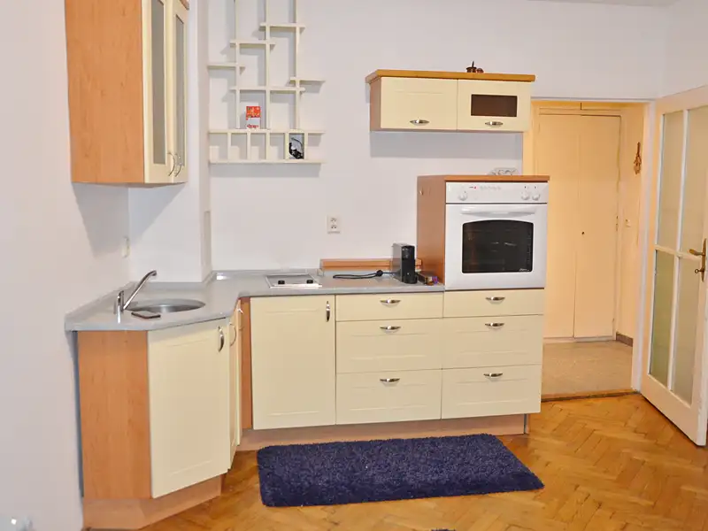 Pronájem bytu 1+kk 30 m², Praha – náhled fotky 1