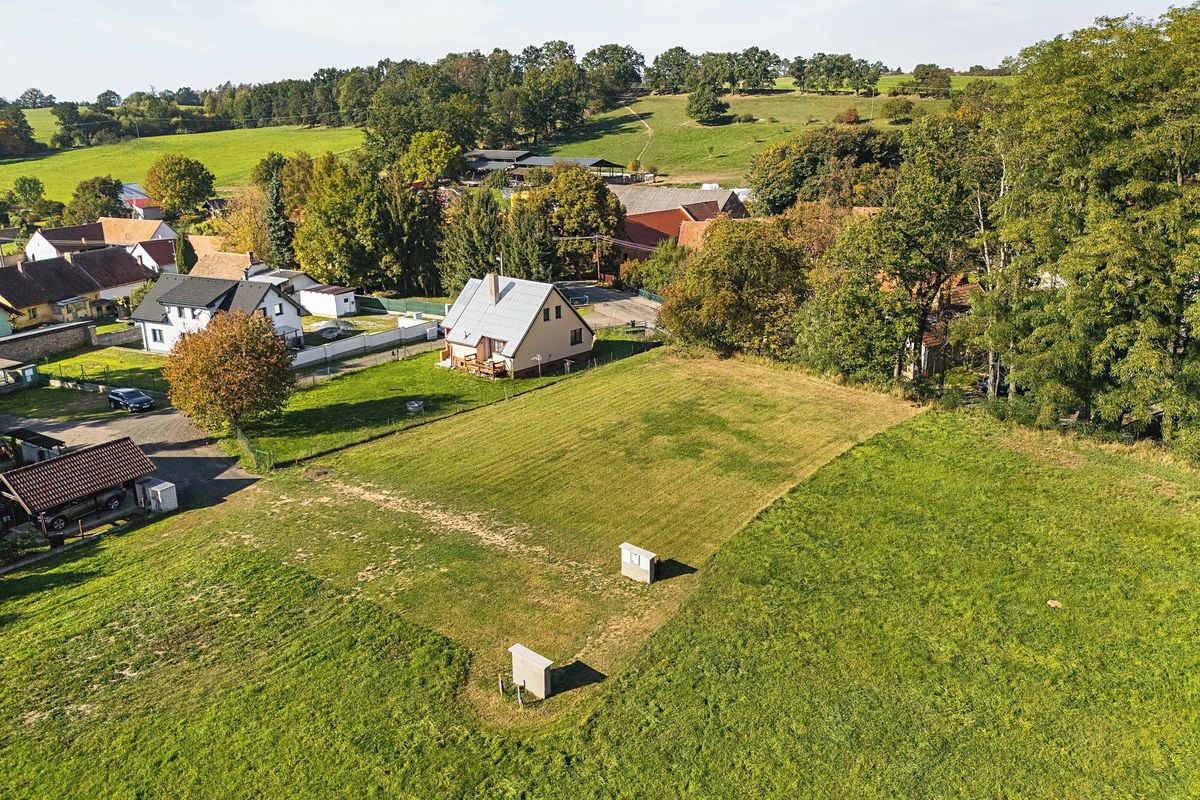 Prodej stavebního pozemku 950 m², Benešov – fotka 1 z 3