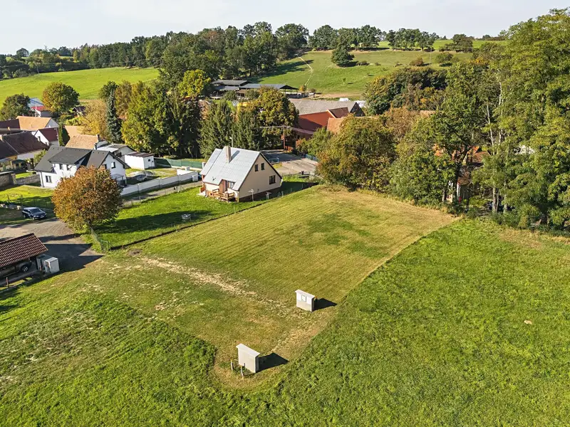 Prodej stavebního pozemku 950 m², Benešov – náhled fotky 1