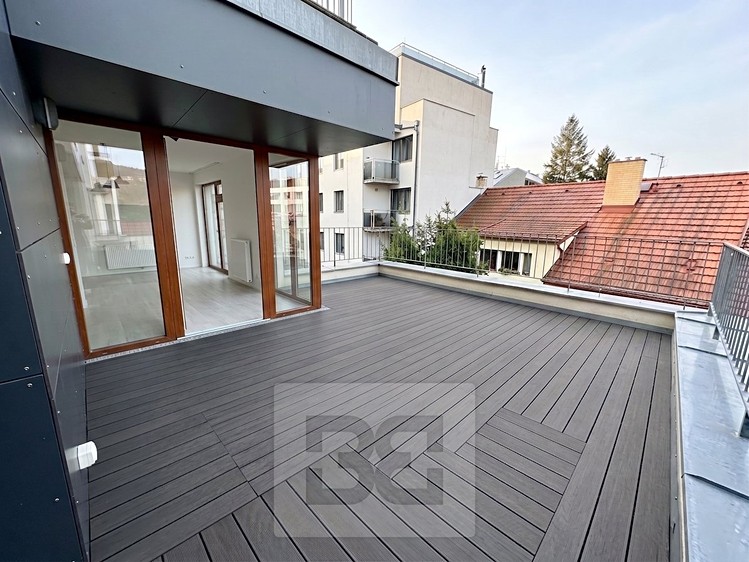 Pronájem bytu 3+kk, 138 m² (22 z 31)