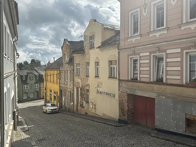 Dražba rodinného domu 150 m², pozemek 167 m², Luby – náhled fotky 3