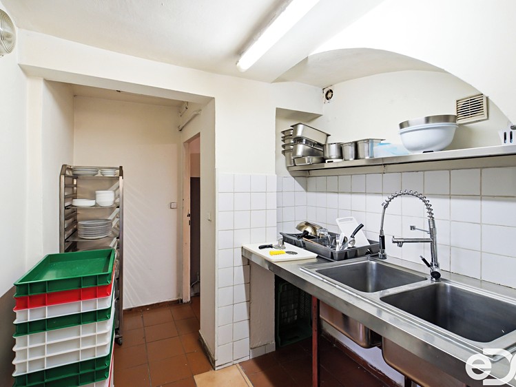 Комерційне приміщення в оренду, 216 м² (10 з 32)