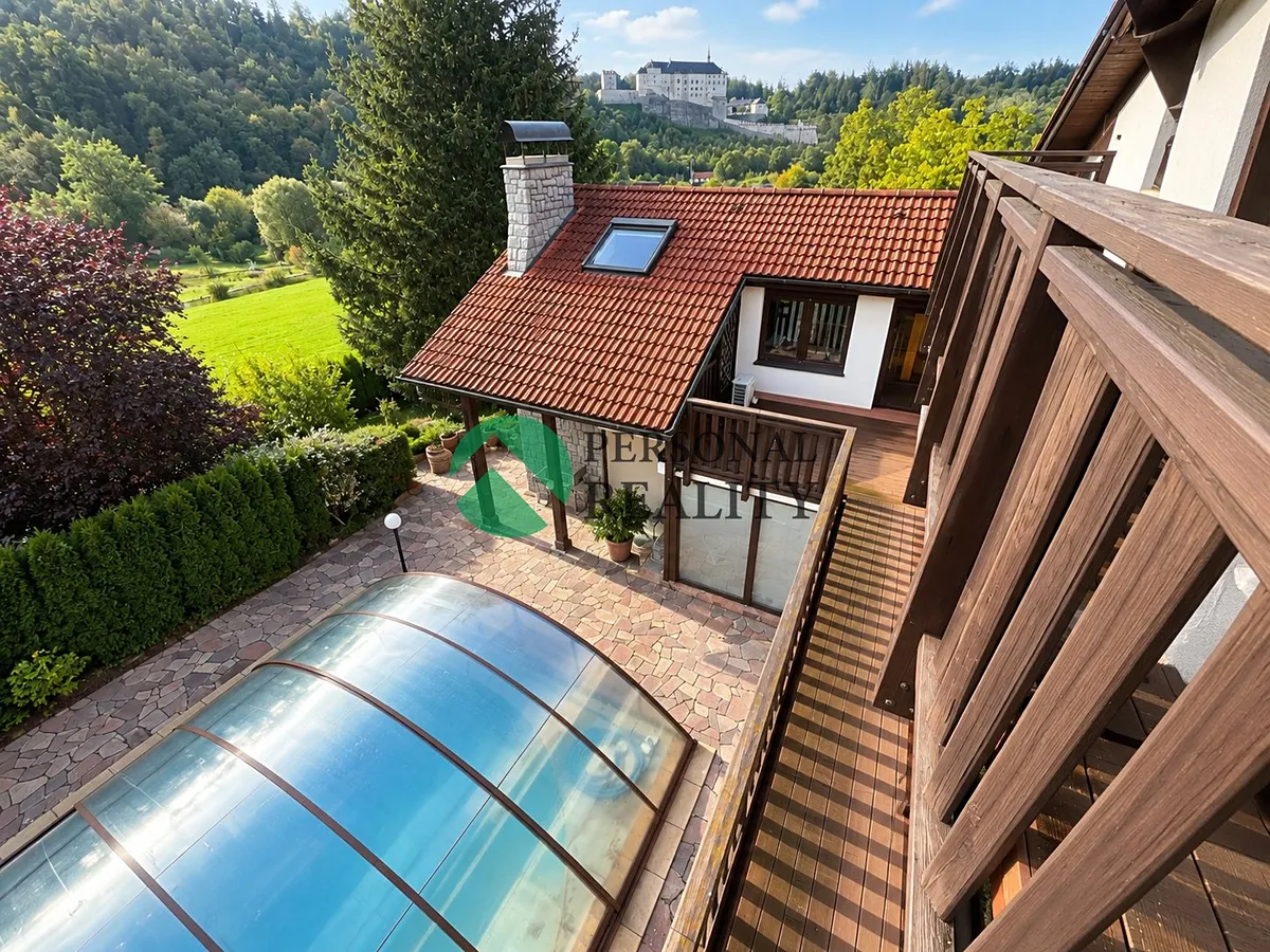 Prodej vícegeneračního domu 1100 m², pozemek 2165 m²