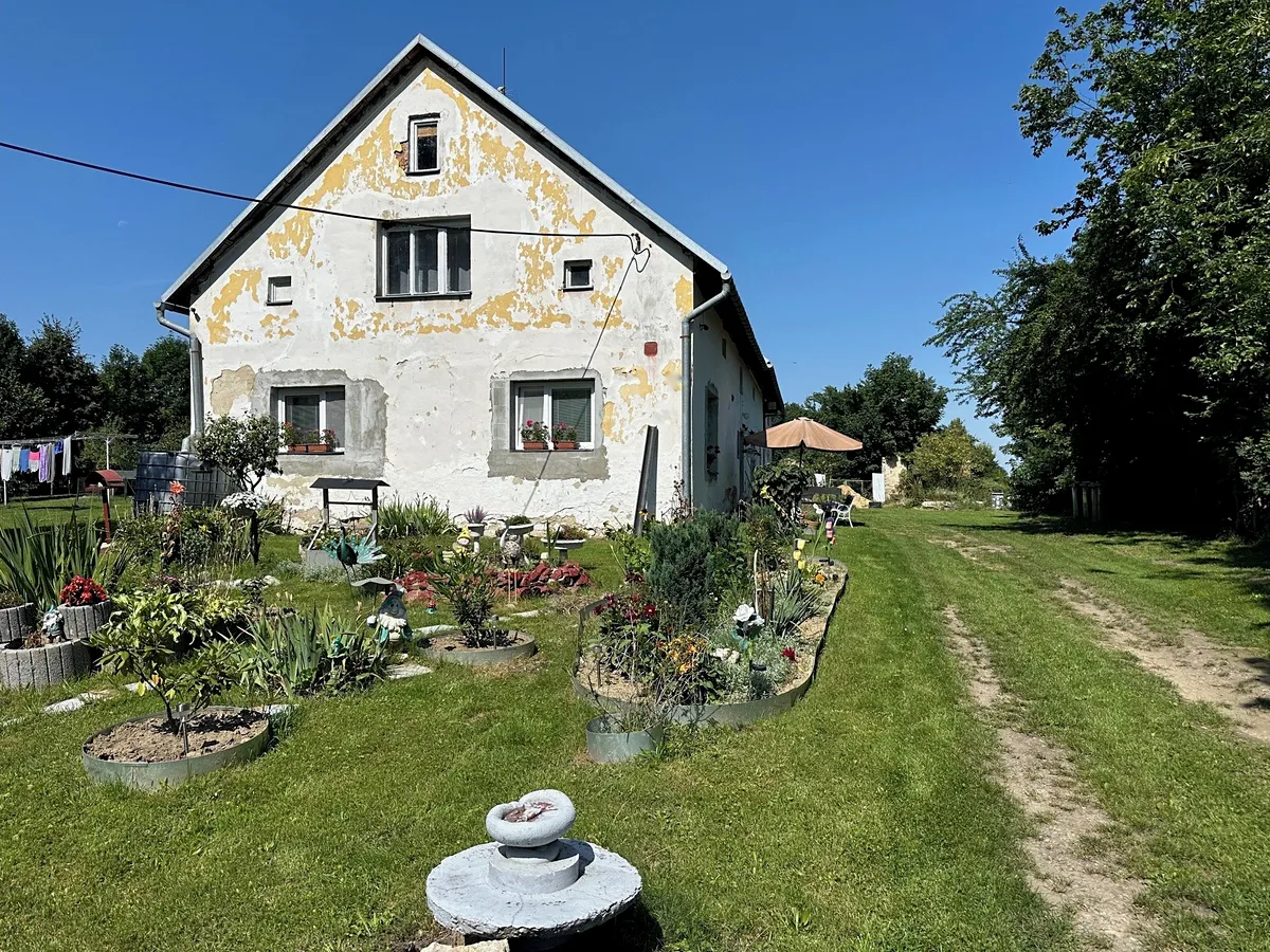 Prodej rodinného domu 180 m², pozemek 3154 m²