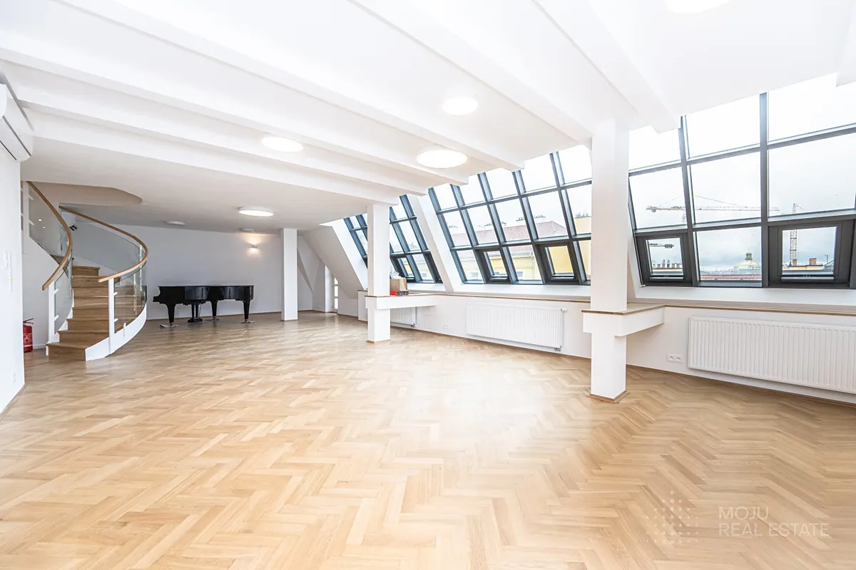 Pronájem bytu 4+1 227 m²