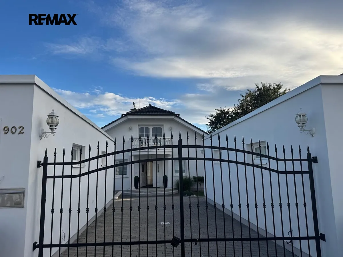 Prodej rodinného domu 223 m², pozemek 196 m²