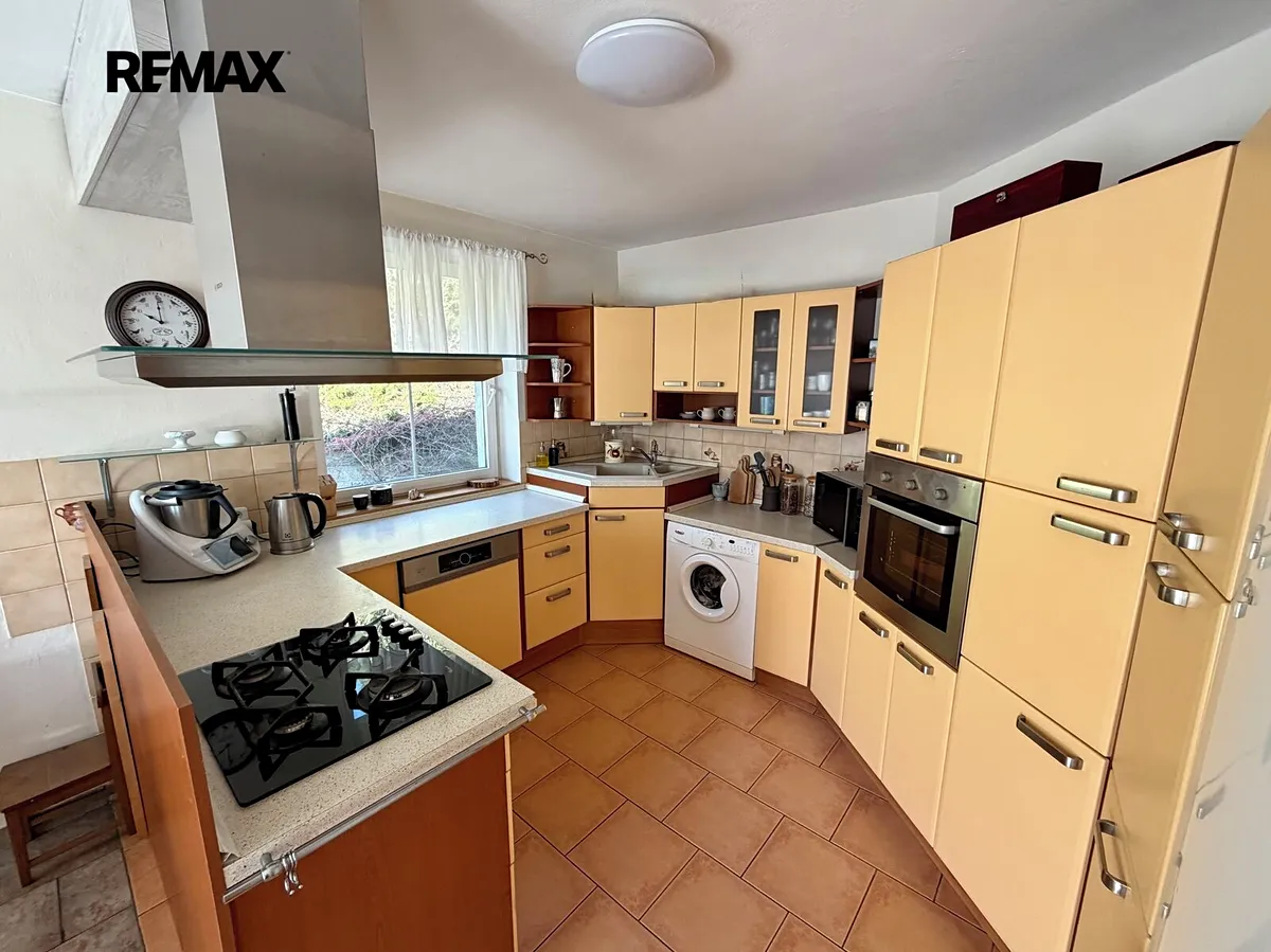 Prodej rodinného domu 306 m², pozemek 1014 m²
