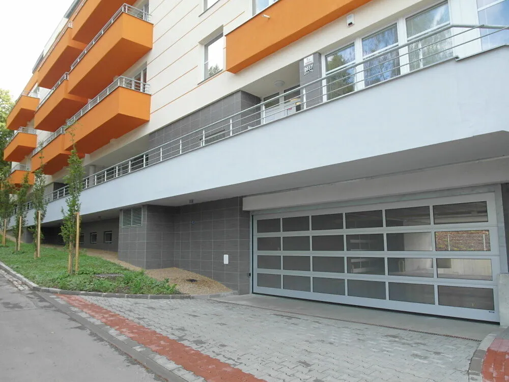 Pronájem garážového stání 14 m²