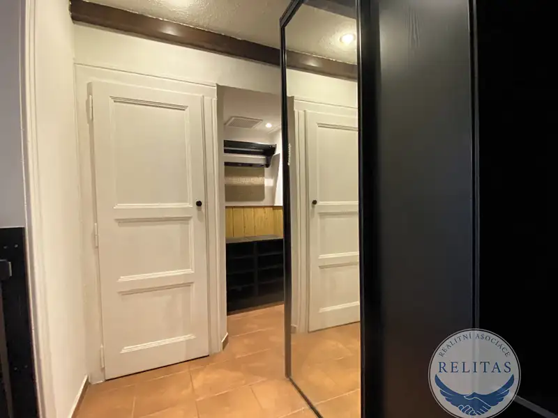 Prodej bytu 1+1 34 m², Praha – náhled fotky 1