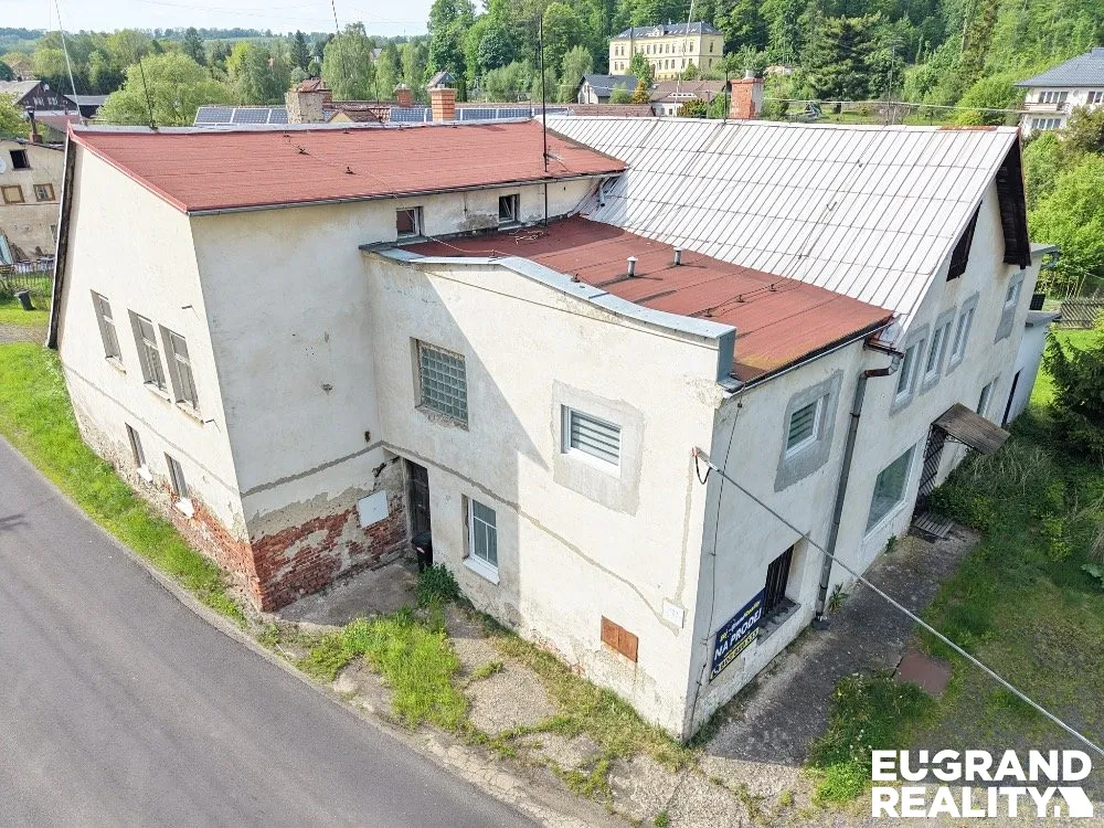 Prodej rodinného domu 360 m², pozemek 937 m²