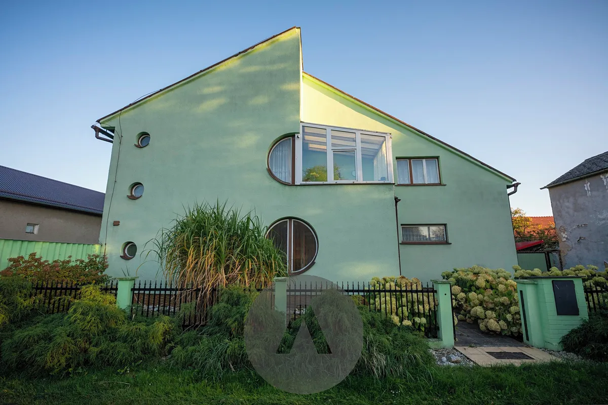 Prodej rodinného domu 240 m², pozemek 4115 m²