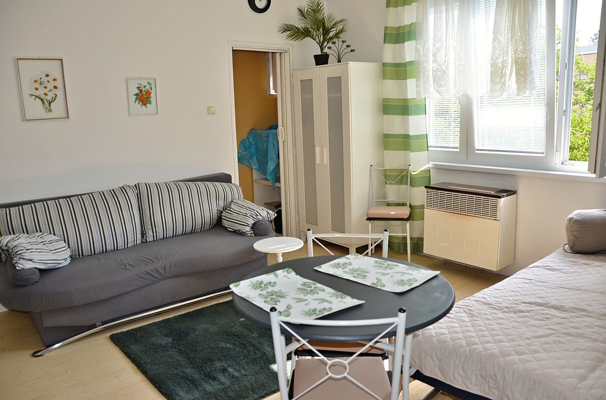 Pronájem bytu 1+kk 28 m², Praha – fotka 1 z 3