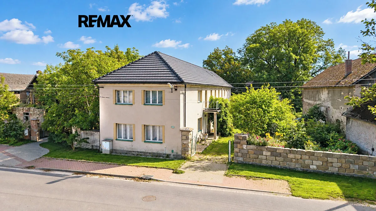 Prodej rodinného domu 255 m², pozemek 2431 m²