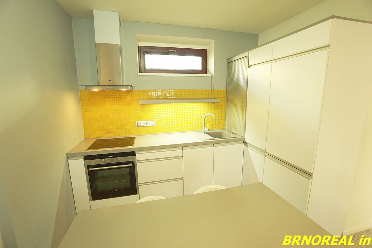 Pronájem bytu 2+kk 43 m² – fotografie 2