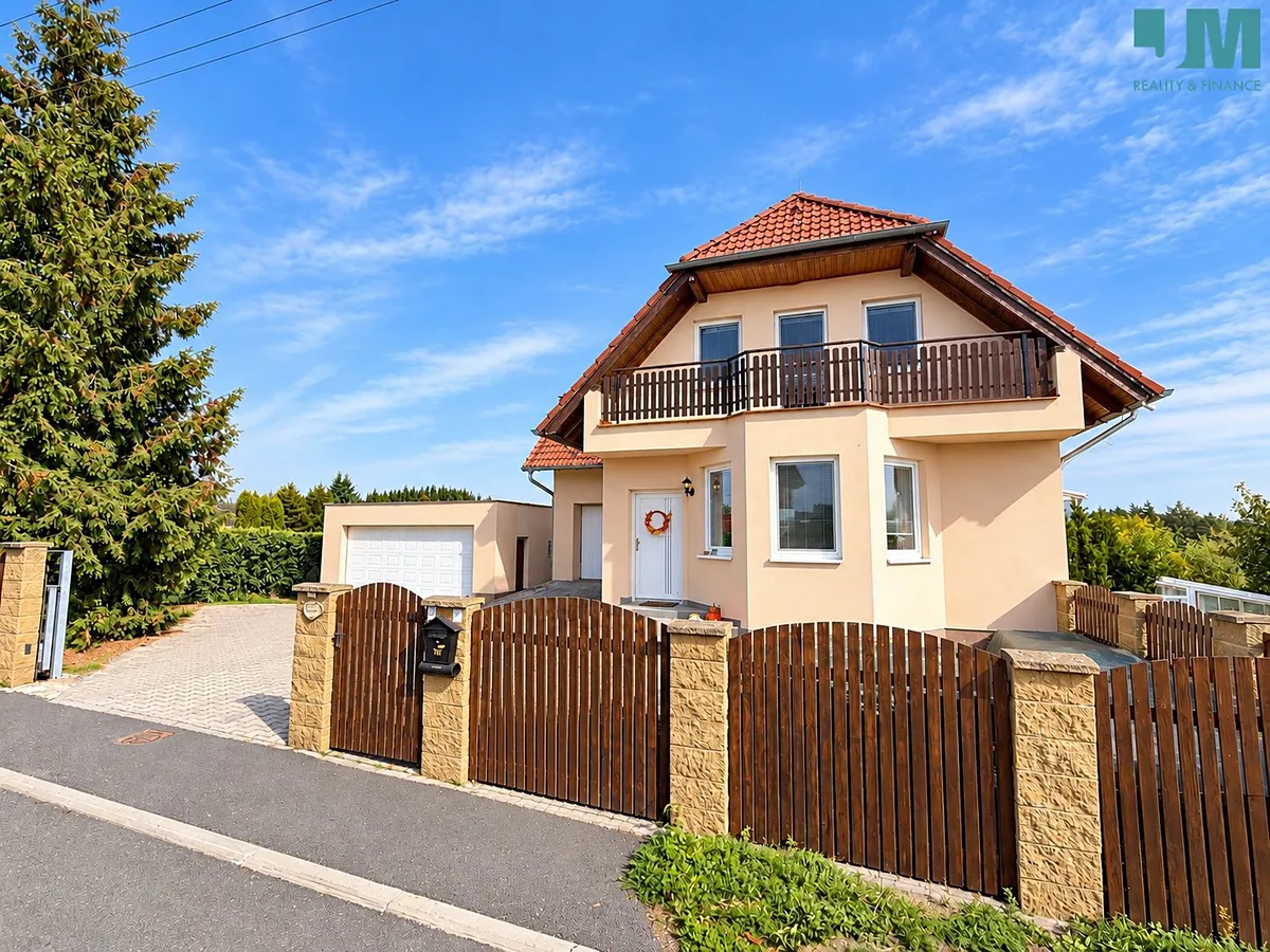 Prodej rodinného domu 330 m², pozemek 2279 m²