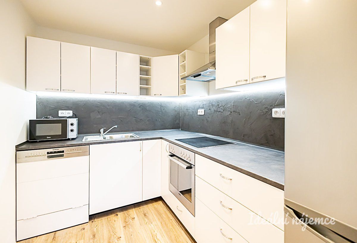 Pronájem bytu 3+kk 67 m²