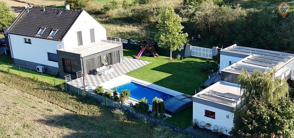 Prodej rodinného domu 256 m², pozemek 1327 m²