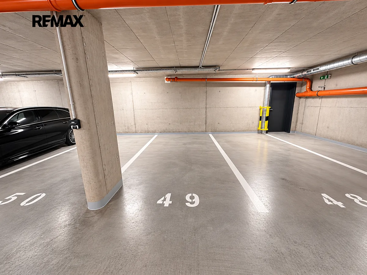 Pronájem garážového stání 12 m²