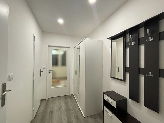 Pronájem bytu 1+kk 32 m² – fotografie 2