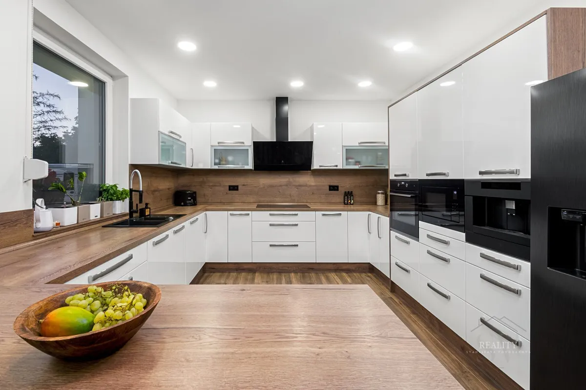 Prodej rodinného domu 221 m², pozemek 1252 m²