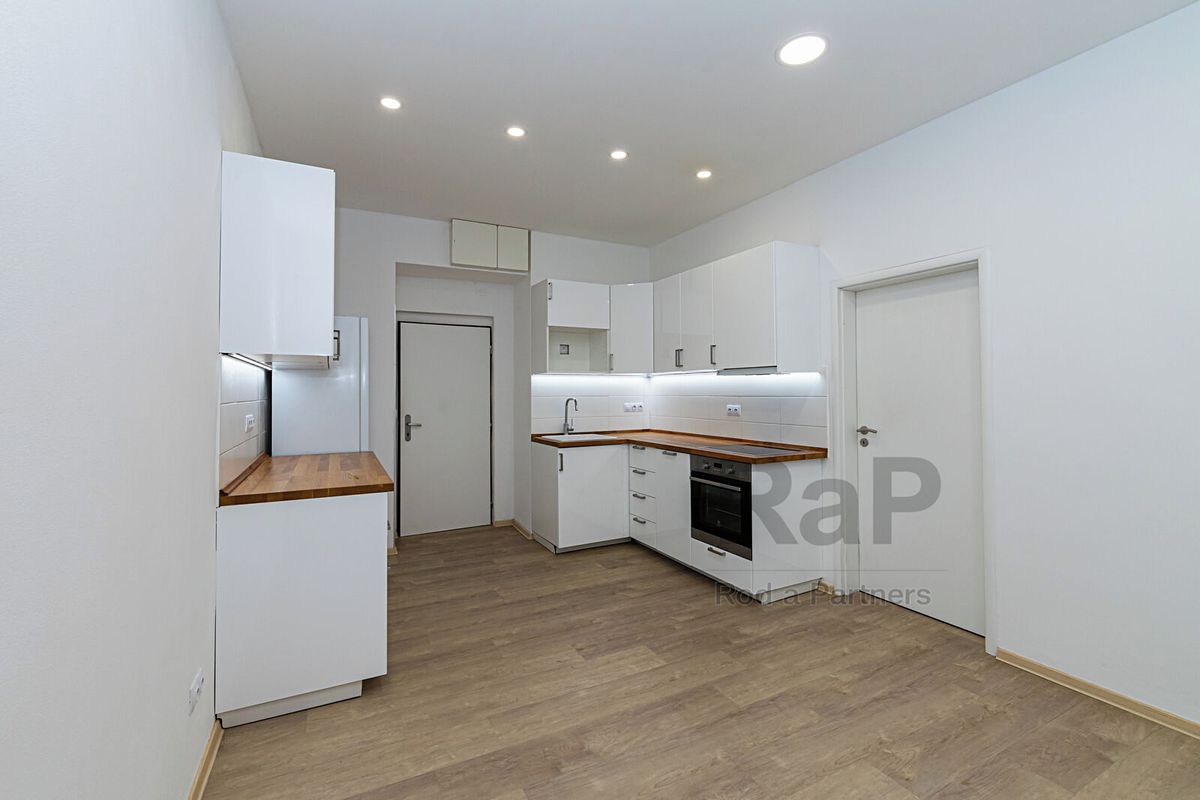 Pronájem bytu 2+kk 37 m² – fotografie 2