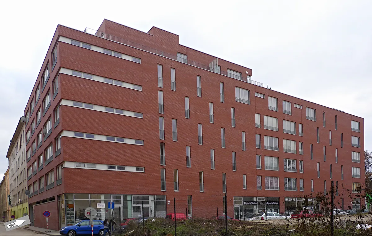 Pronájem garážového stání 21 m²