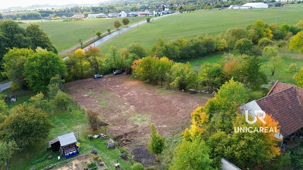 Prodej stavebního pozemku 1800 m²