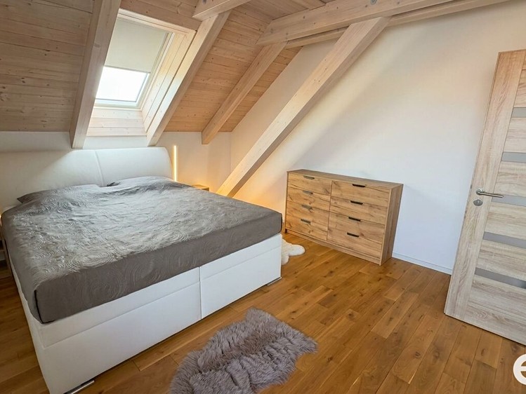 Pronájem bytu 3+kk, 79 m² (6 z 9)