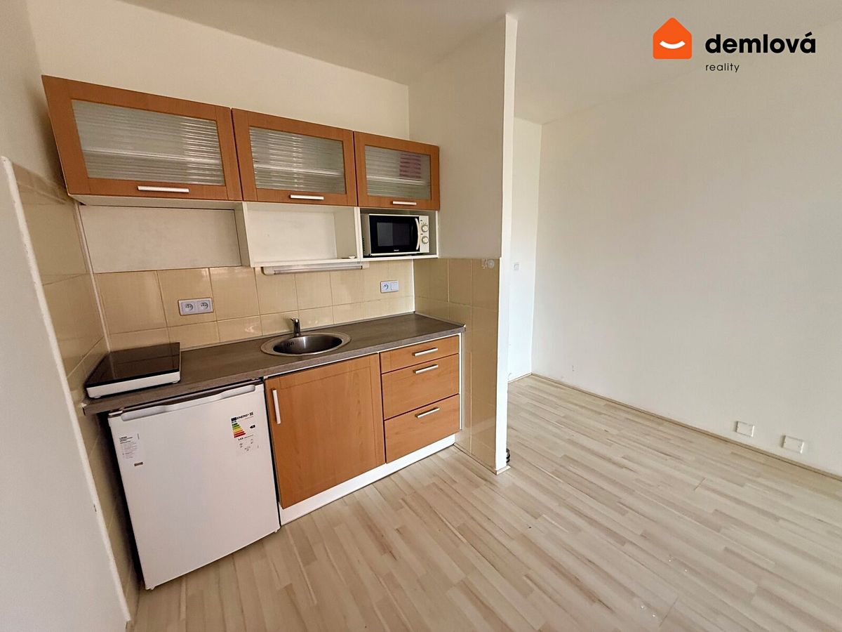 Pronájem bytu 1+kk 27 m² – fotografie 3