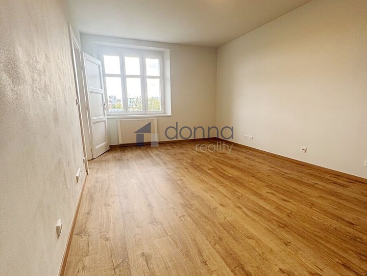 Pronájem bytu 2+kk, 54 m² (4 z 8)