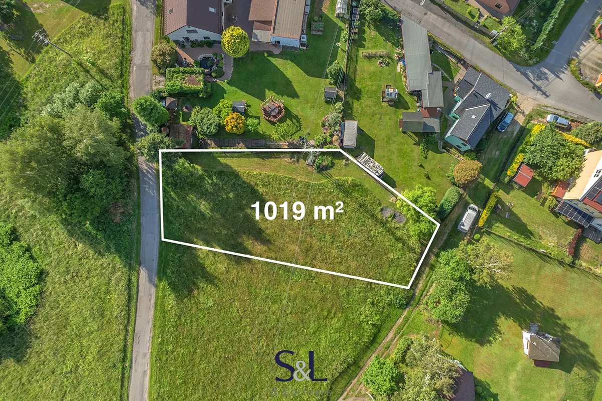 Prodej stavebního pozemku 1019 m²