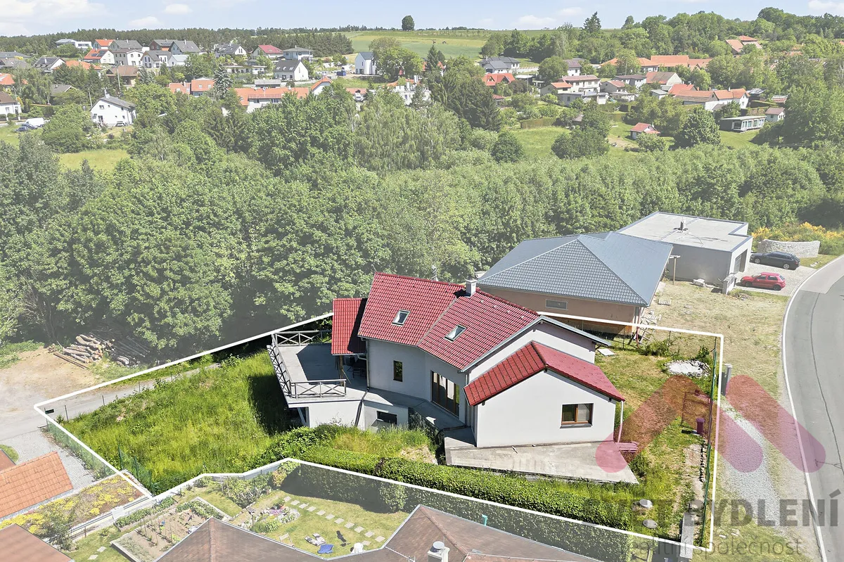 Prodej rodinného domu 300 m², pozemek 1066 m²