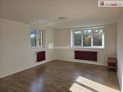 Pronájem bytu 1+kk, 30 m² (2 z 9)