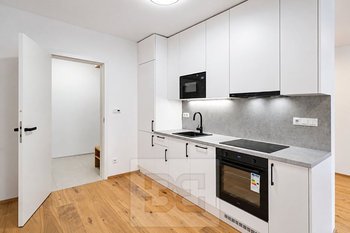 Prodej bytu 1+kk 38 m², Praha – fotka 1 z 3