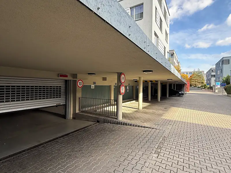 Pronájem garážového stání 12 m², Praha – náhled fotky 2
