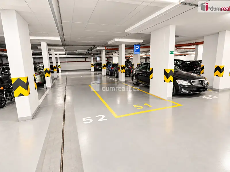 Pronájem garážového stání 13 m², Praha – náhled fotky 1