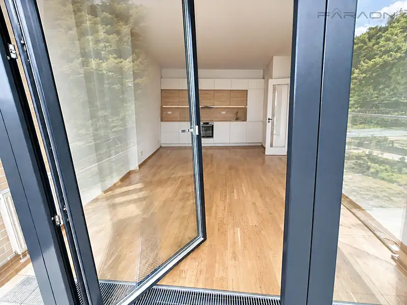 Pronájem bytu 2+kk 55 m², Praha – náhled fotky 3