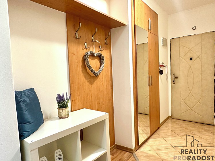 Pronájem bytu 2+kk, 53 m² (8 z 18)