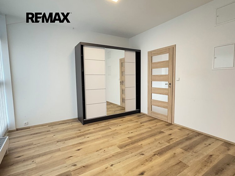 Pronájem bytu 2+kk, 75 m² (7 z 8)