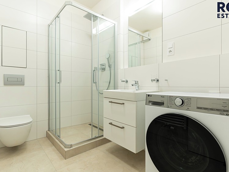 Pronájem bytu 1+kk, 36 m² (8 z 15)