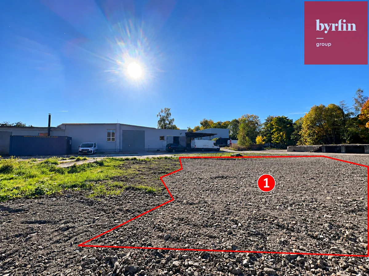 Pronájem garážového stání 1200 m²