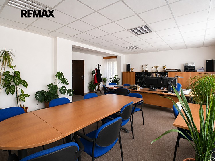 Prodej komerčního prostoru, 1 275 m² (4 z 33)