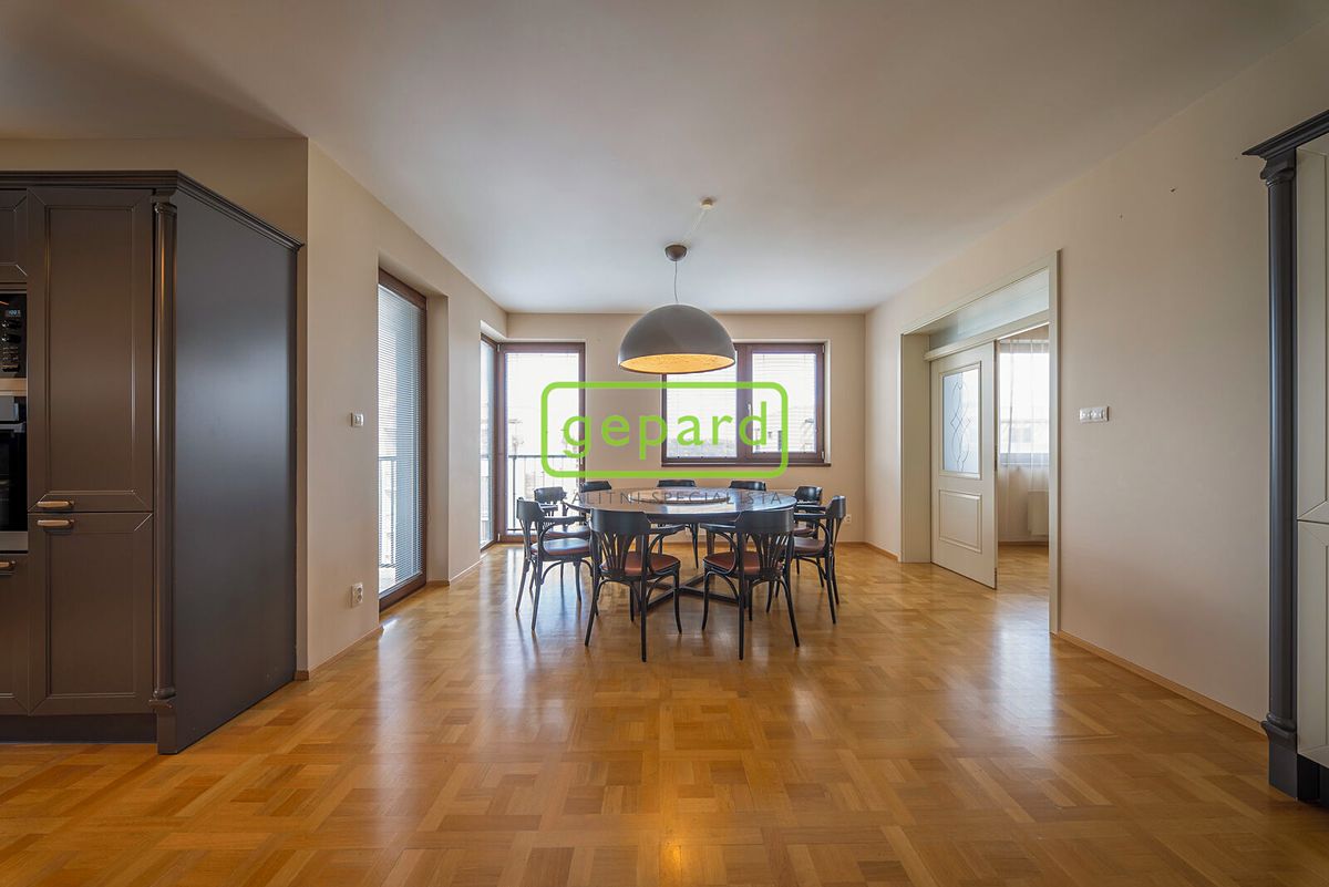 Prodej bytu 6 pokojů a více 190 m²
