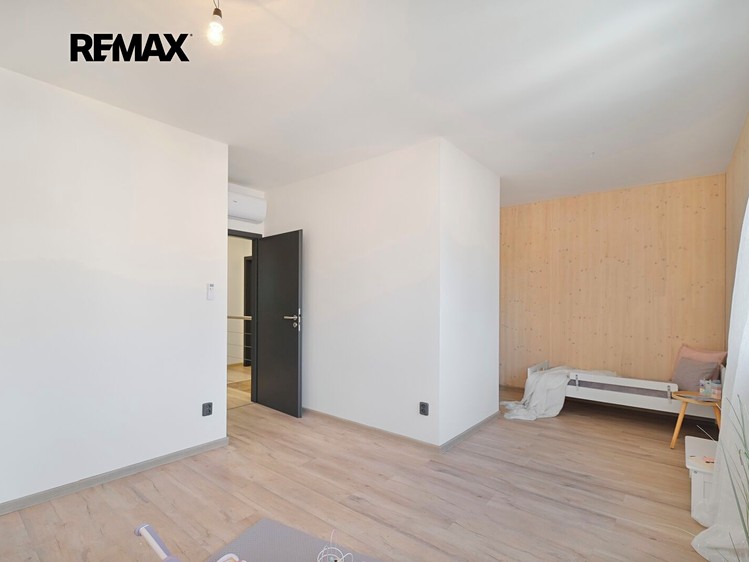 Квартира 4+kk на продаж, 92 м² (9 з 14)