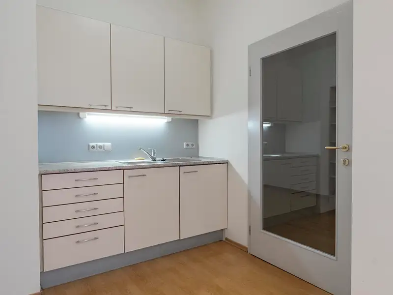 Pronájem kanceláře 82 m², Praha – náhled fotky 2