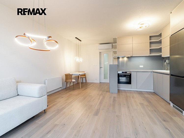 Pronájem bytu 2+kk, 65 m² (2 z 26)