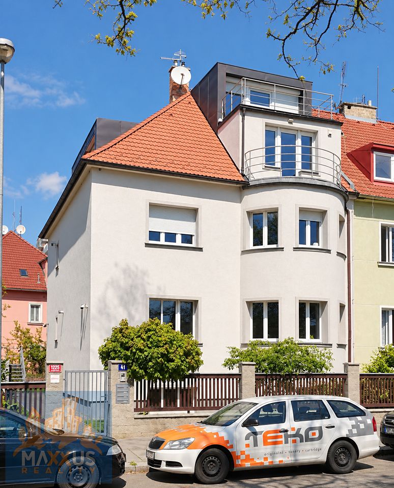 Pronájem bytu 2+1 88 m² – fotografie 3