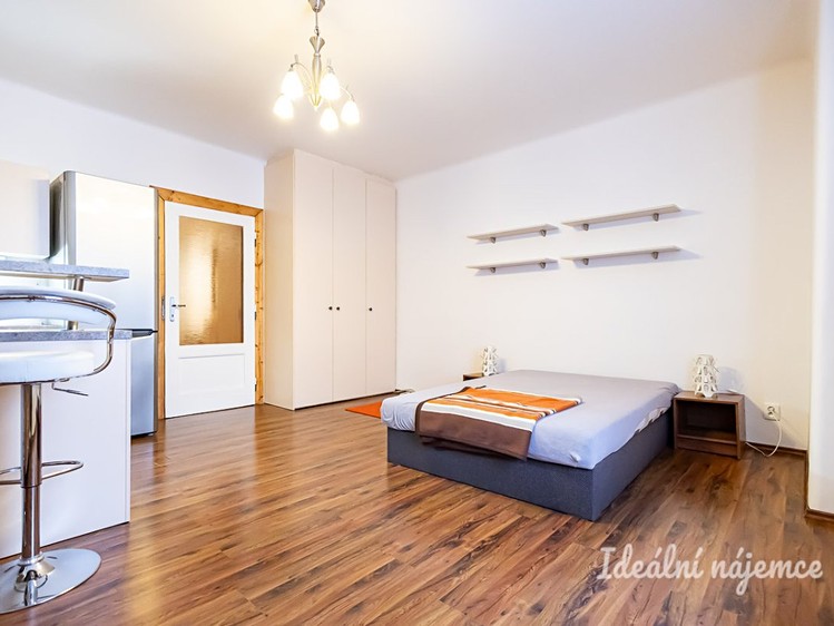 Квартира 1+kk в оренду, 38 м² (4 з 16)